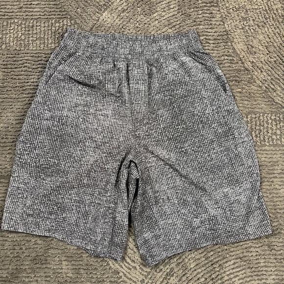 Lululemon Men's Shorts Small Gray Black Check Pattern Stretch Lined Athletic Gym - Picture 1 of 6